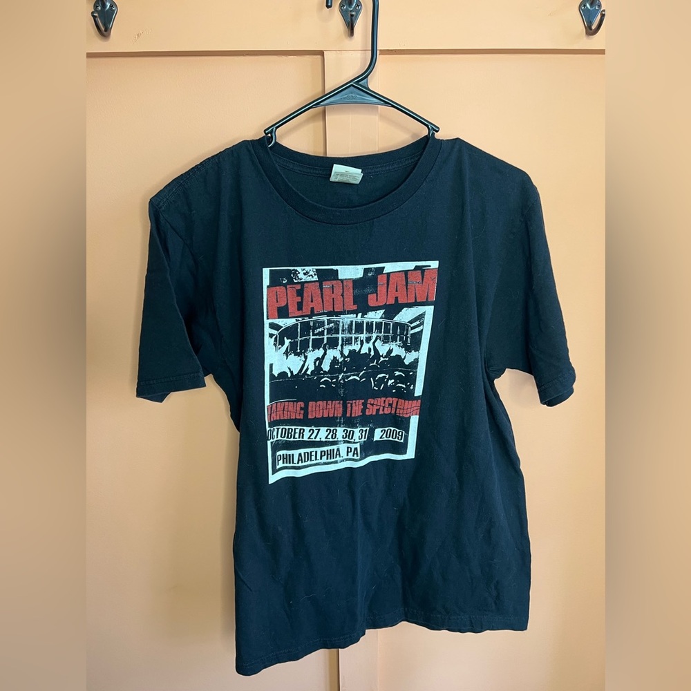 PEARL JAM - 2009 tour shirt - Philly - closing the spectrum - lightly worn